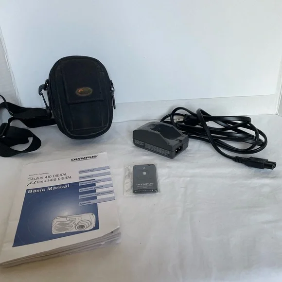 Olympus 4.0 Megapixel Silver and Gold Camera - Picture 9 of 9